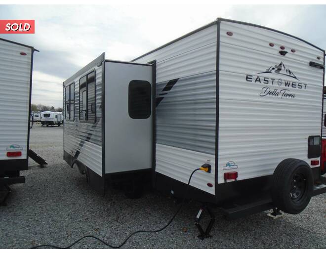 2023 East to West Della Terra 261RB Travel Trailer at Arrowhead Camper Sales, Inc. STOCK# N12909 Photo 8