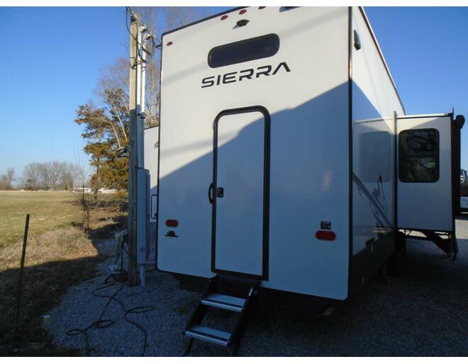 2024 Sierra 4002FB Fifth Wheel at Arrowhead Camper Sales, Inc. STOCK# N53191 Photo 11