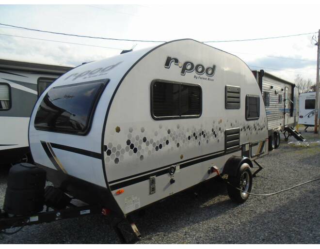 2021 R-Pod 171 Travel Trailer at Arrowhead Camper Sales, Inc. STOCK# U27194 Photo 8