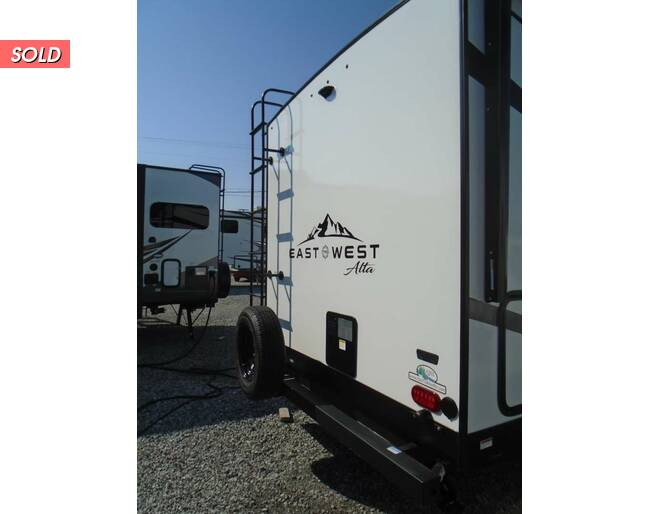 2023 East to West Alta 1900MMK Travel Trailer at Arrowhead Camper Sales, Inc. STOCK# N07559 Photo 9