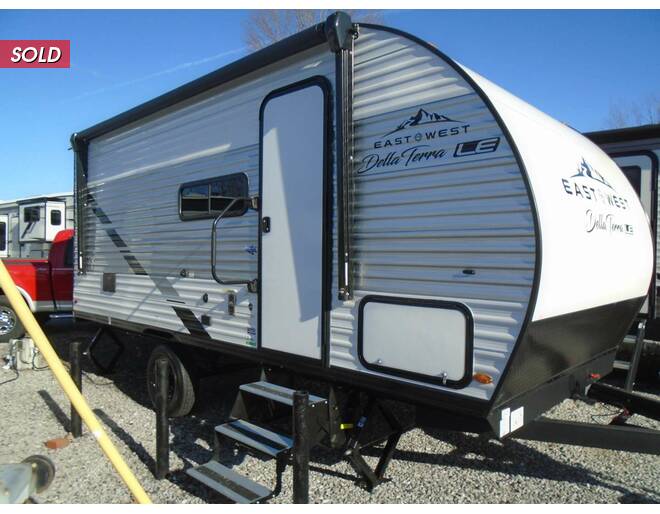 2023 East to West Della Terra LE 175BHLE Travel Trailer at Arrowhead Camper Sales, Inc. STOCK# N12678 Photo 3