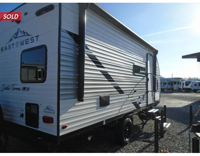 2023 East to West Della Terra LE 175BHLE Travel Trailer at Arrowhead Camper Sales, Inc. STOCK# N12678 Photo 8