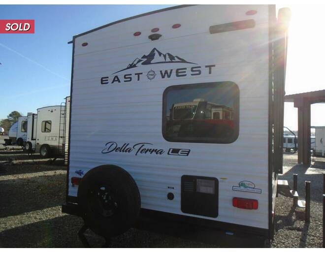 2023 East to West Della Terra LE 175BHLE Travel Trailer at Arrowhead Camper Sales, Inc. STOCK# N12678 Photo 9