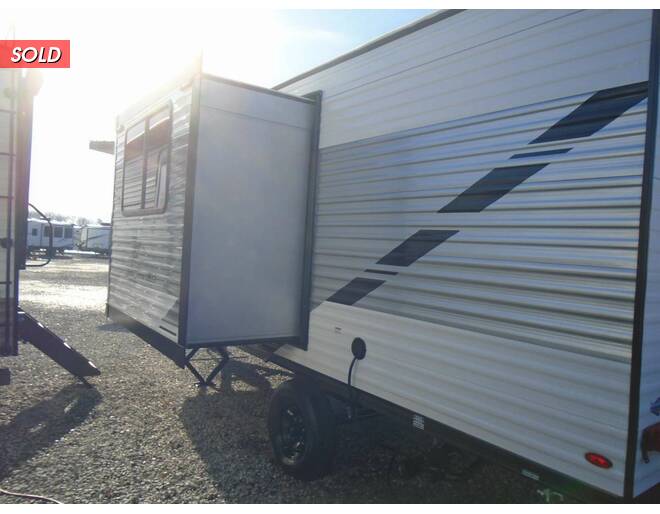 2023 East to West Della Terra LE 175BHLE Travel Trailer at Arrowhead Camper Sales, Inc. STOCK# N12678 Photo 10