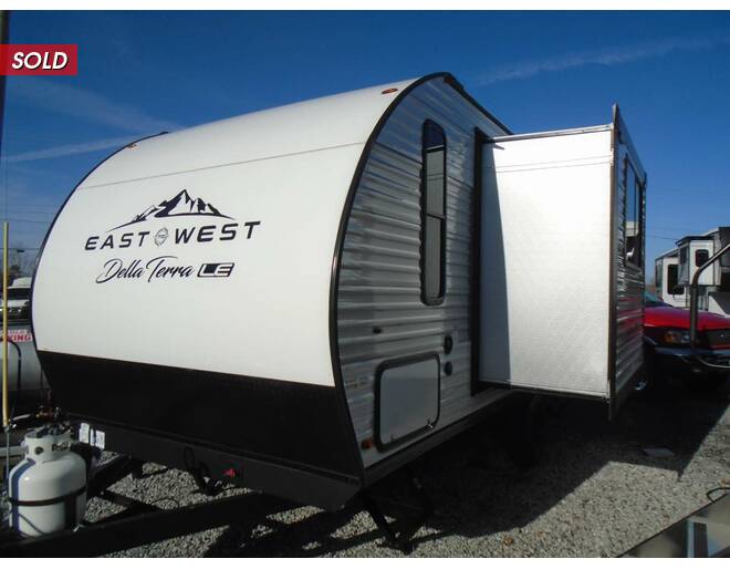 2023 East to West Della Terra LE 175BHLE Travel Trailer at Arrowhead Camper Sales, Inc. STOCK# N12678 Photo 11