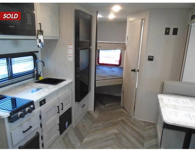 2023 East to West Della Terra LE 175BHLE Travel Trailer at Arrowhead Camper Sales, Inc. STOCK# N12678 Photo 13