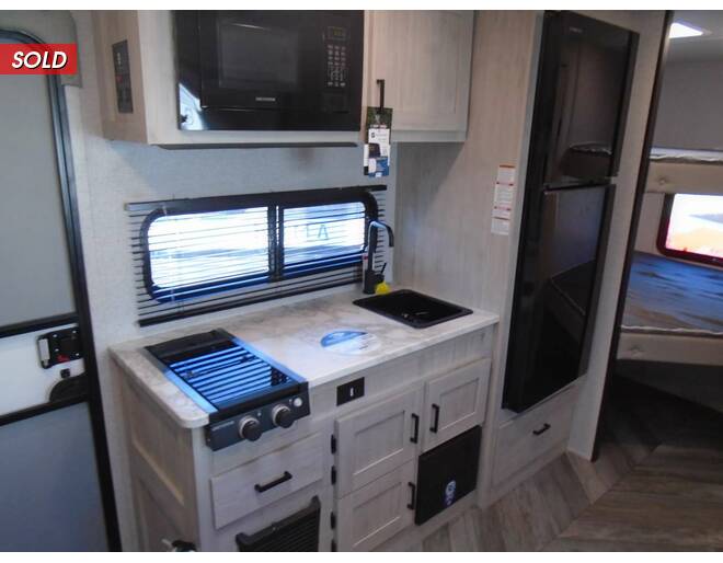2023 East to West Della Terra LE 175BHLE Travel Trailer at Arrowhead Camper Sales, Inc. STOCK# N12678 Photo 14