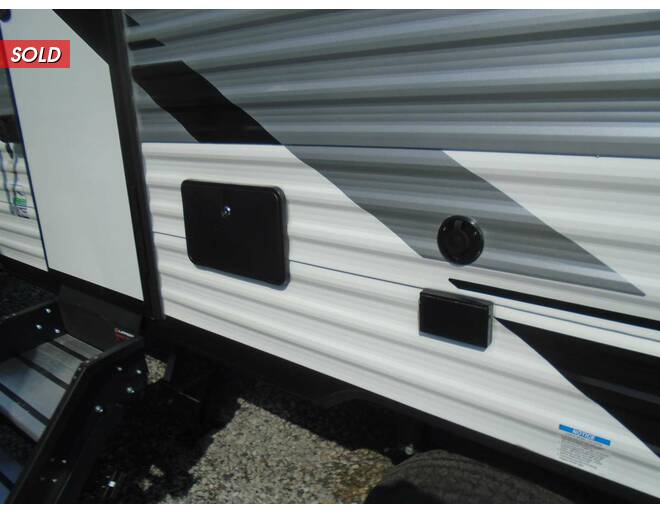 2023 East to West Della Terra LE 240RLLE Travel Trailer at Arrowhead Camper Sales, Inc. STOCK# N00165 Photo 5