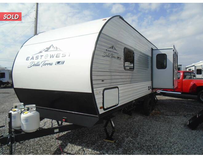 2023 East to West Della Terra LE 240RLLE Travel Trailer at Arrowhead Camper Sales, Inc. STOCK# N00165 Photo 9