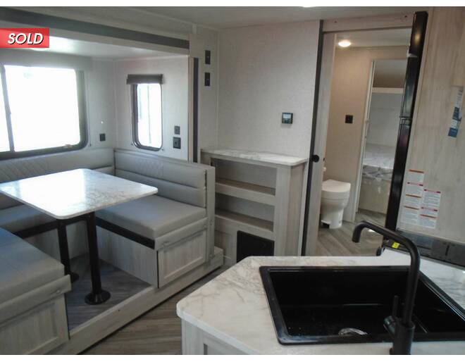 2023 East to West Della Terra LE 240RLLE Travel Trailer at Arrowhead Camper Sales, Inc. STOCK# N00165 Photo 10