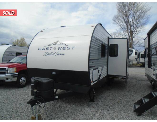 2023 East to West Della Terra 261RB Travel Trailer at Arrowhead Camper Sales, Inc. STOCK# N12909 Photo 10