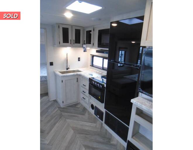 2023 East to West Della Terra 261RB Travel Trailer at Arrowhead Camper Sales, Inc. STOCK# N12909 Photo 14