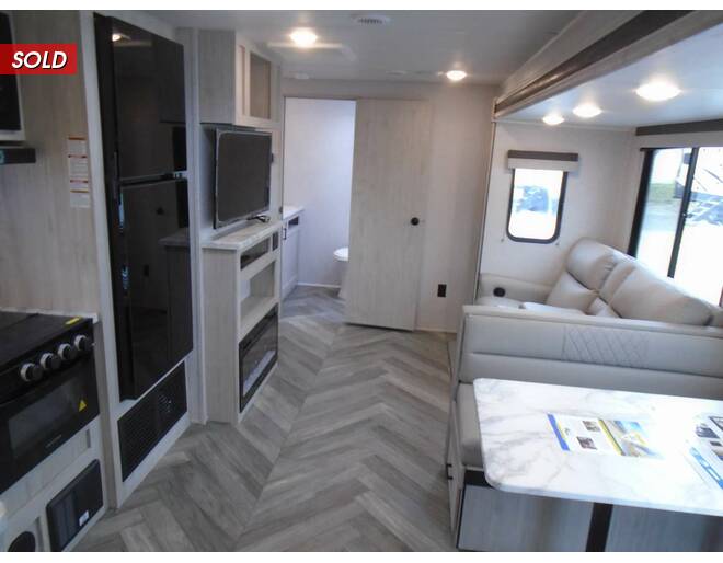 2023 East to West Della Terra 261RB Travel Trailer at Arrowhead Camper Sales, Inc. STOCK# N12909 Photo 17