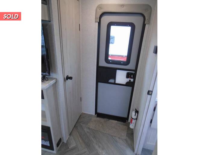 2023 East to West Della Terra 261RB Travel Trailer at Arrowhead Camper Sales, Inc. STOCK# N12909 Photo 19