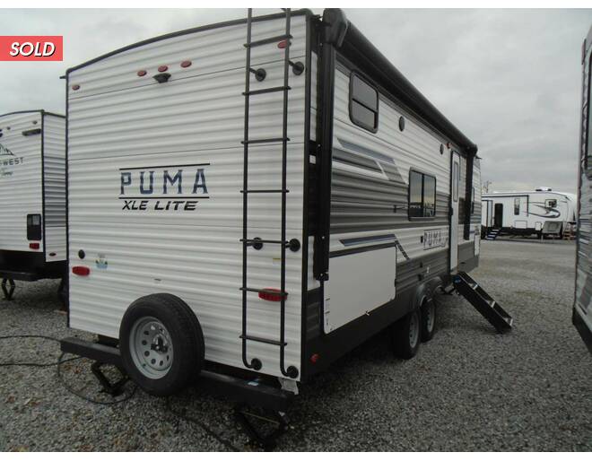 2023 Palomino Puma XLE Lite 25BHSC Travel Trailer at Arrowhead Camper Sales, Inc. STOCK# N19194 Photo 11