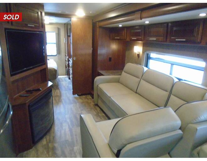 2016 Georgetown Ford 335DS Class A at Arrowhead Camper Sales, Inc. STOCK# U07114 Photo 19