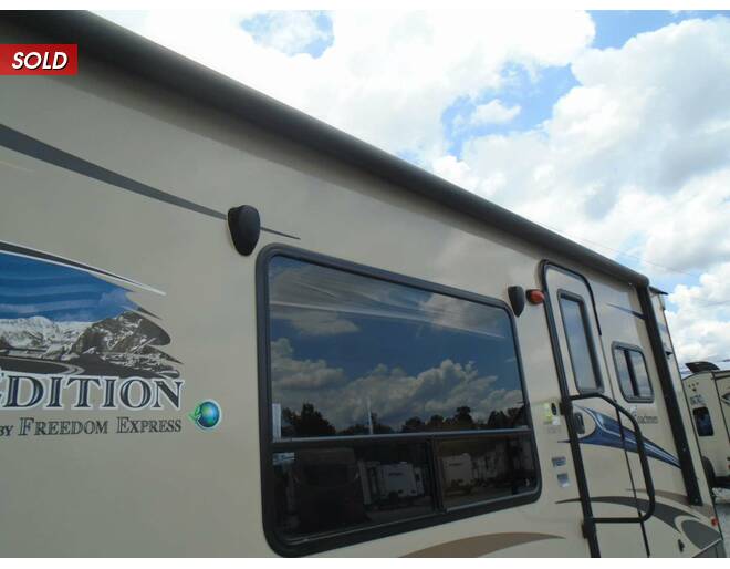 2013 Coachmen Freedom Express V-Nose Liberty Edition 302FKV Travel Trailer at Arrowhead Camper Sales, Inc. STOCK# UU09240 Photo 6