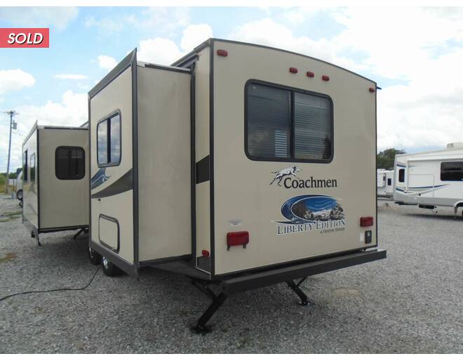 2013 Coachmen Freedom Express V-Nose Liberty Edition 302FKV Travel Trailer at Arrowhead Camper Sales, Inc. STOCK# UU09240 Photo 9