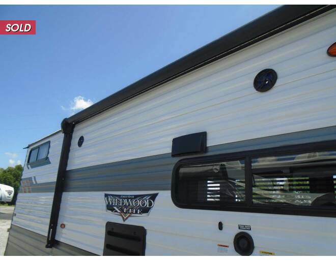 2021 Wildwood X-Lite 28VBXL Travel Trailer at Arrowhead Camper Sales, Inc. STOCK# U44717 Photo 9