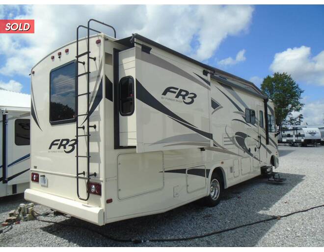 2017 FR3 Ford Crossover 30DS Class A at Arrowhead Camper Sales, Inc. STOCK# UU06313 Photo 9