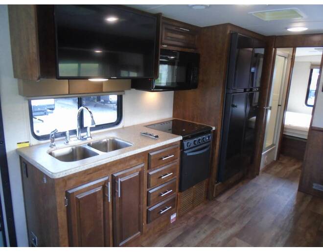 2017 FR3 Ford Crossover 30DS Class A at Arrowhead Camper Sales, Inc. STOCK# U02425 Photo 18