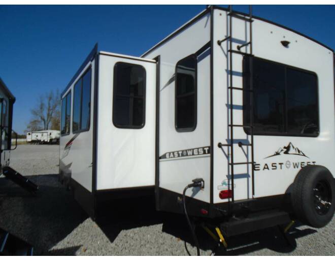 2024 East to West Alta 2850KRL Travel Trailer at Arrowhead Camper Sales, Inc. STOCK# N09522 Photo 11