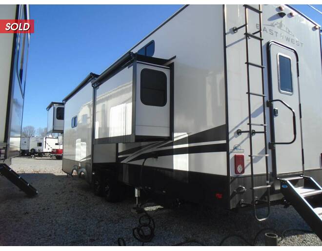 2024 East to West Ahara 390DS Fifth Wheel at Arrowhead Camper Sales, Inc. STOCK# N00698 Photo 11
