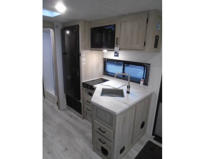 2024 East to West Della Terra LE 240RLLE Travel Trailer at Arrowhead Camper Sales, Inc. STOCK# N01214 Photo 14