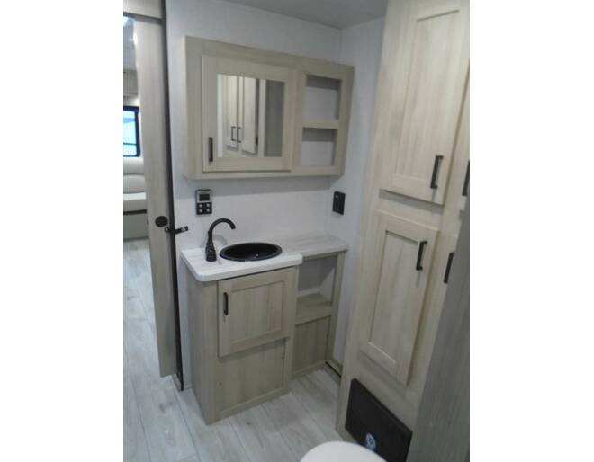 2024 East to West Della Terra LE 240RLLE Travel Trailer at Arrowhead Camper Sales, Inc. STOCK# N01214 Photo 21