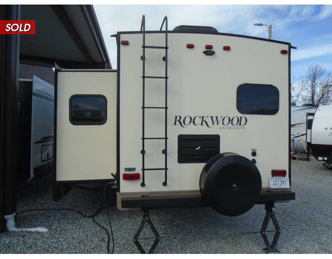 2016 Rockwood Ultra Lite 2902WS Travel Trailer at Arrowhead Camper Sales, Inc. STOCK# U43074 Photo 8