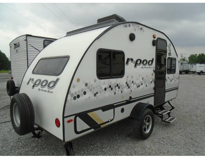 2021 R-Pod 171 Travel Trailer at Arrowhead Camper Sales, Inc. STOCK# U27194 Photo 8