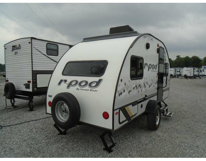 2021 R-Pod 171 Travel Trailer at Arrowhead Camper Sales, Inc. STOCK# U27194 Photo 10
