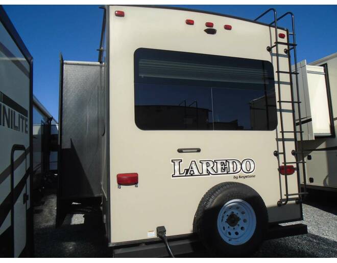 2018 Keystone Laredo 358BP Fifth Wheel at Arrowhead Camper Sales, Inc. STOCK# U01162 Photo 7