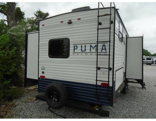 2024 Palomino Puma 32BHFS Travel Trailer at Arrowhead Camper Sales, Inc. STOCK# N02637 Photo 14