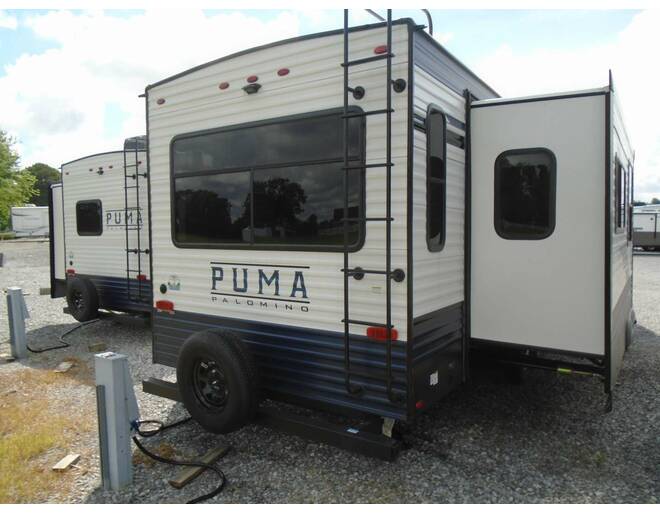 2024 Palomino Puma 31RLQS Travel Trailer at Arrowhead Camper Sales, Inc. STOCK# N01922 Photo 11